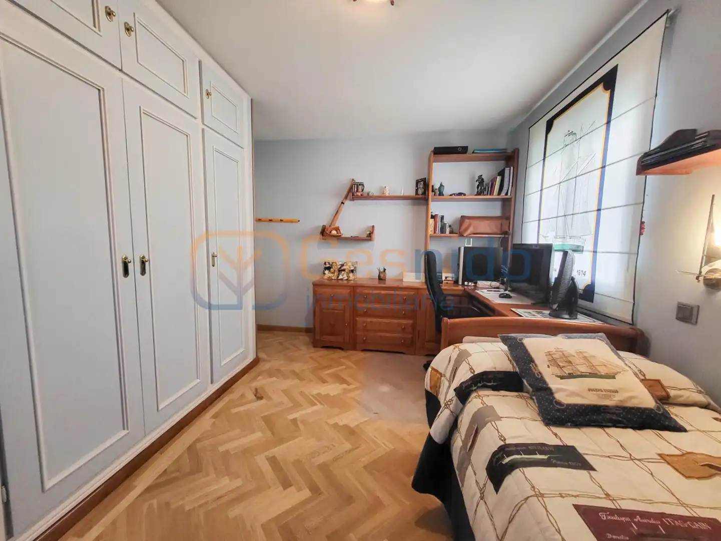 Habitación de Casa adosada en venta en Segovia con Calefacción, Parquet y Trastero