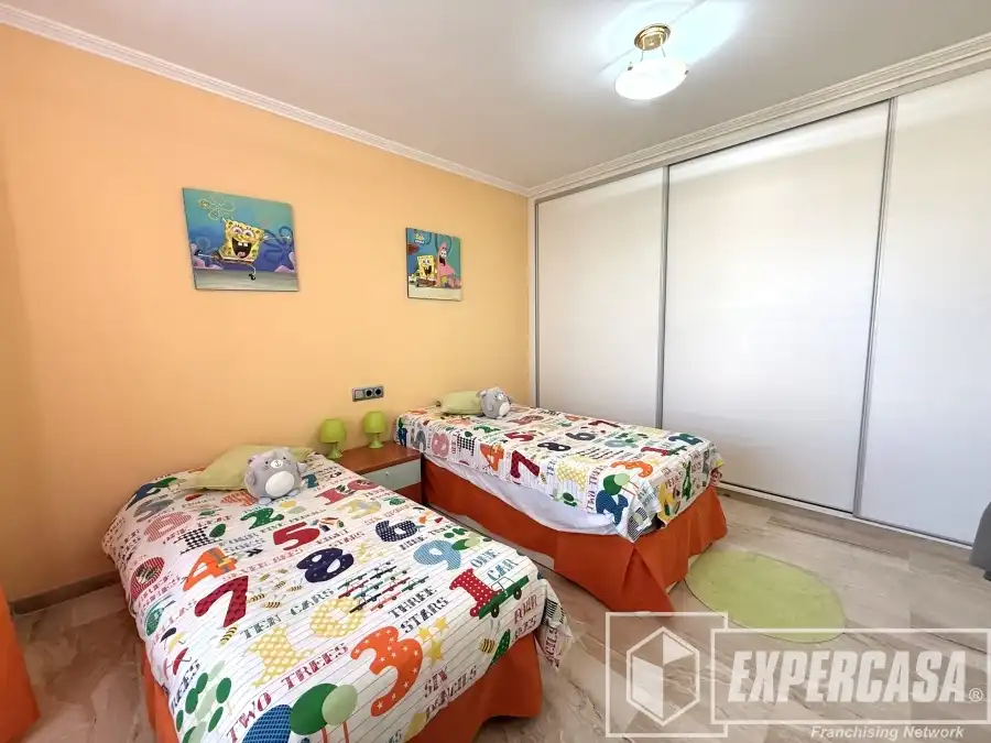 Dormitori de Casa o xalet en venda en Riba-roja de Túria amb Aire condicionat, Calefacció i Terrassa