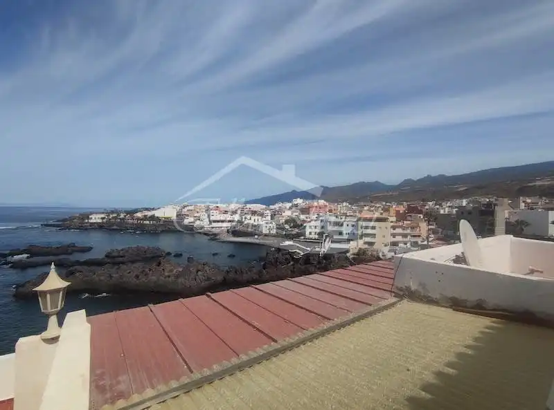 Vista exterior de Casa o xalet en venda en Guía de Isora amb Terrassa, Traster i Moblat
