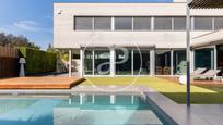 Piscina de Casa o xalet de lloguer en Sant Cugat del Vallès amb Aire condicionat, Calefacció i Jardí privat