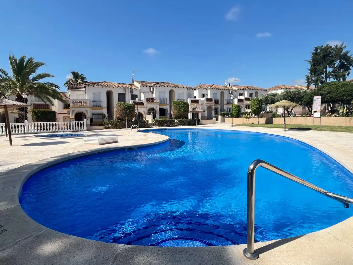 Piscina de Planta baixa en venda en San Miguel de Salinas amb Aire condicionat, Calefacció i Terrassa