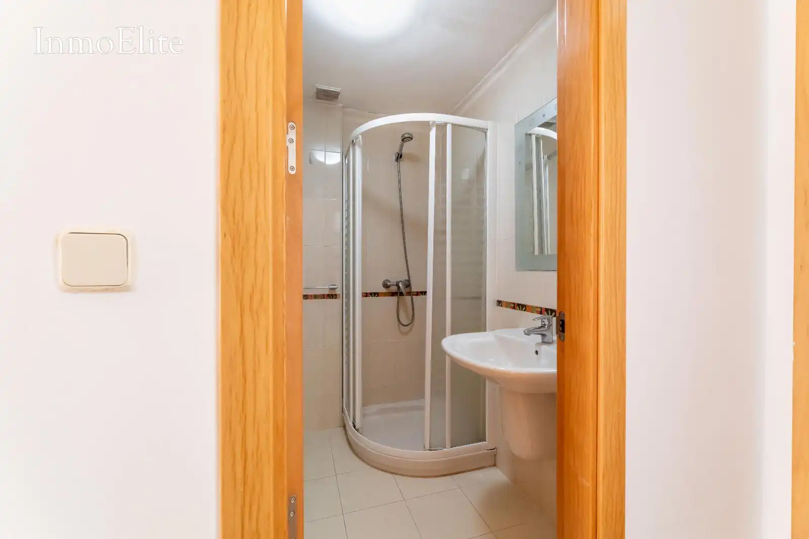Baño de Piso en venta en Madrid con Calefacción, Trastero y Horno