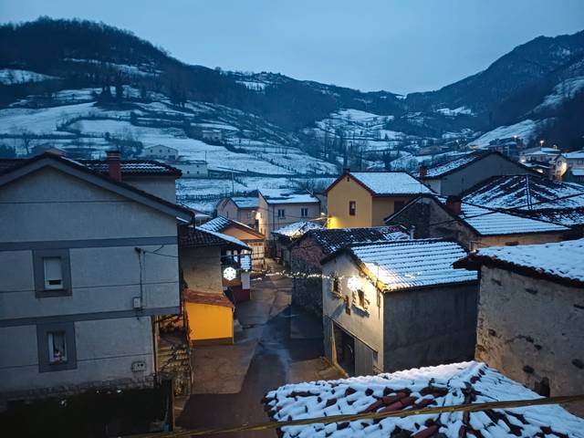 Casa adosada en Venta en Lugar Bello, 38 en Aller