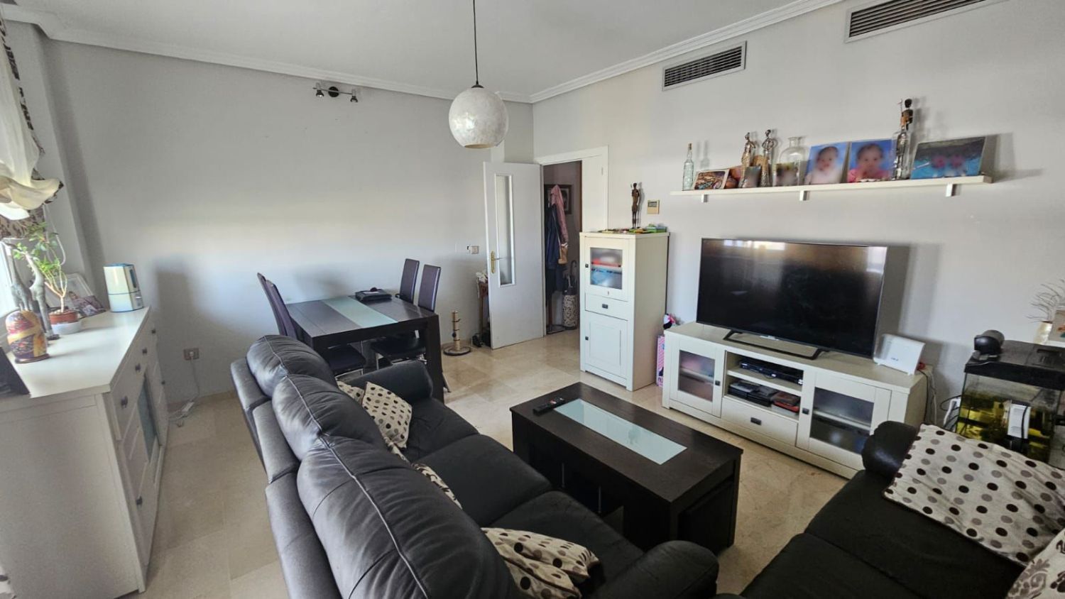 Sala d'estar de Pis en venda en  Sevilla Capital amb Aire condicionat, Calefacció i Terrassa
