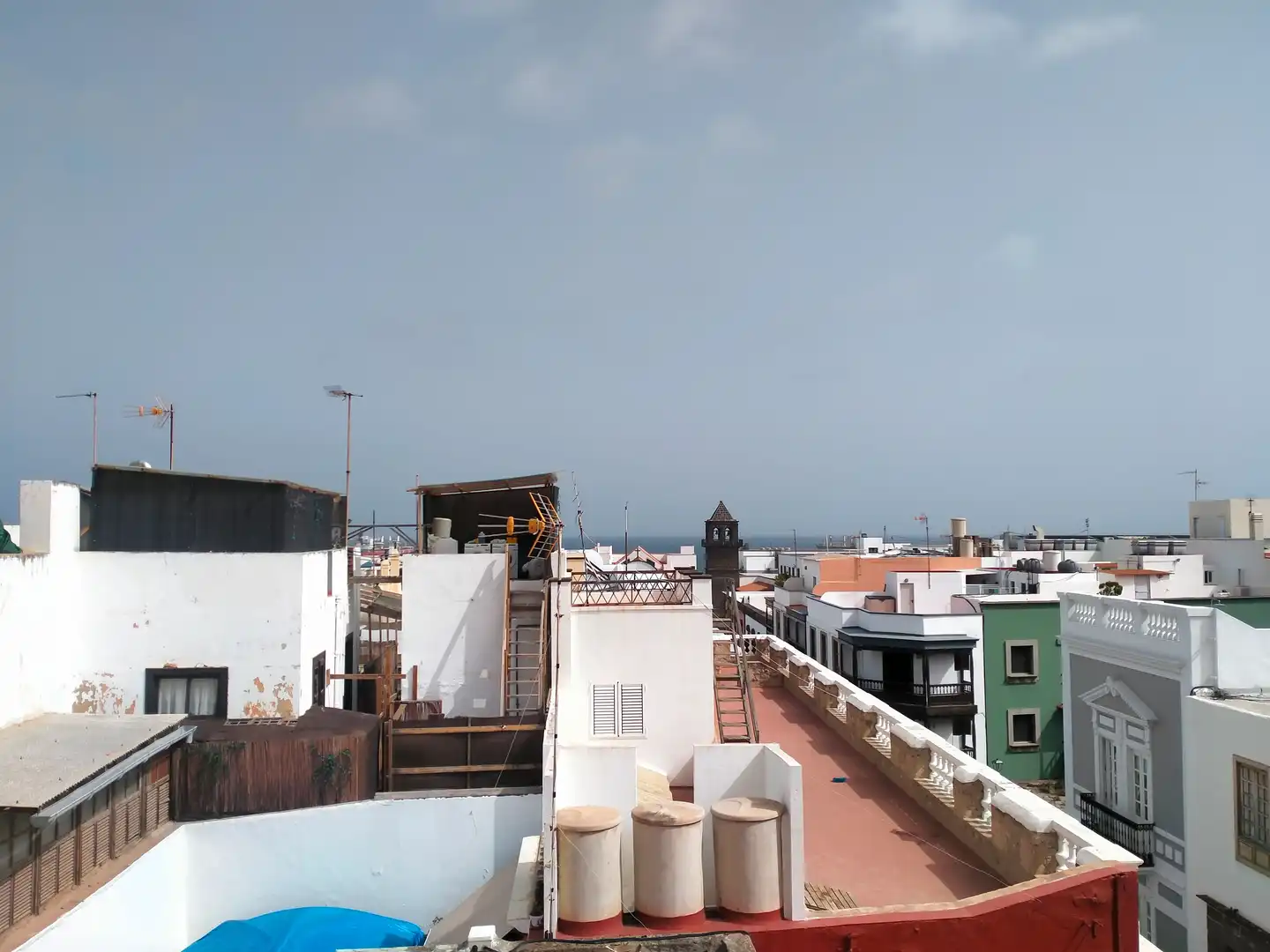 Vista exterior de Casa o xalet en venda en Las Palmas de Gran Canaria amb Rentadora i Balcó