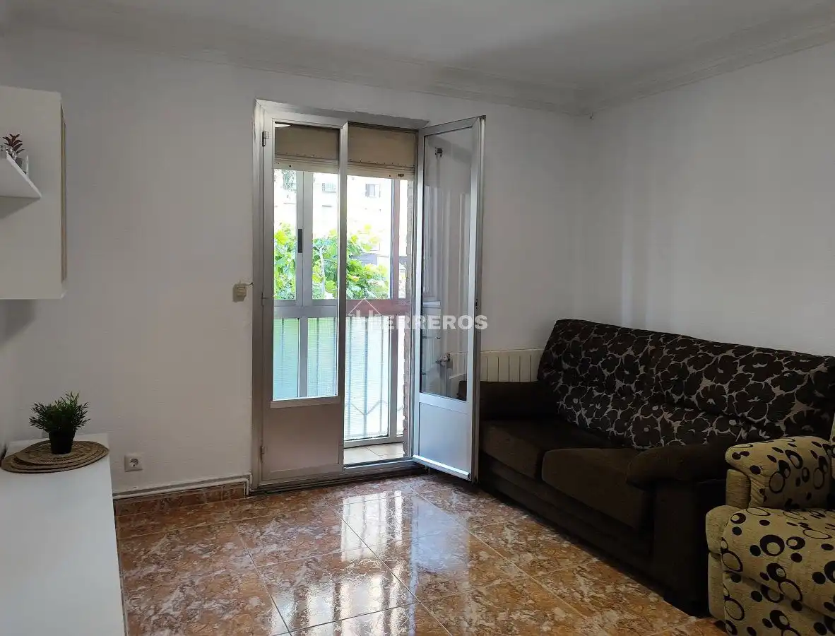 Habitación de Apartamento en venta en  Logroño con Calefacción y Amueblado