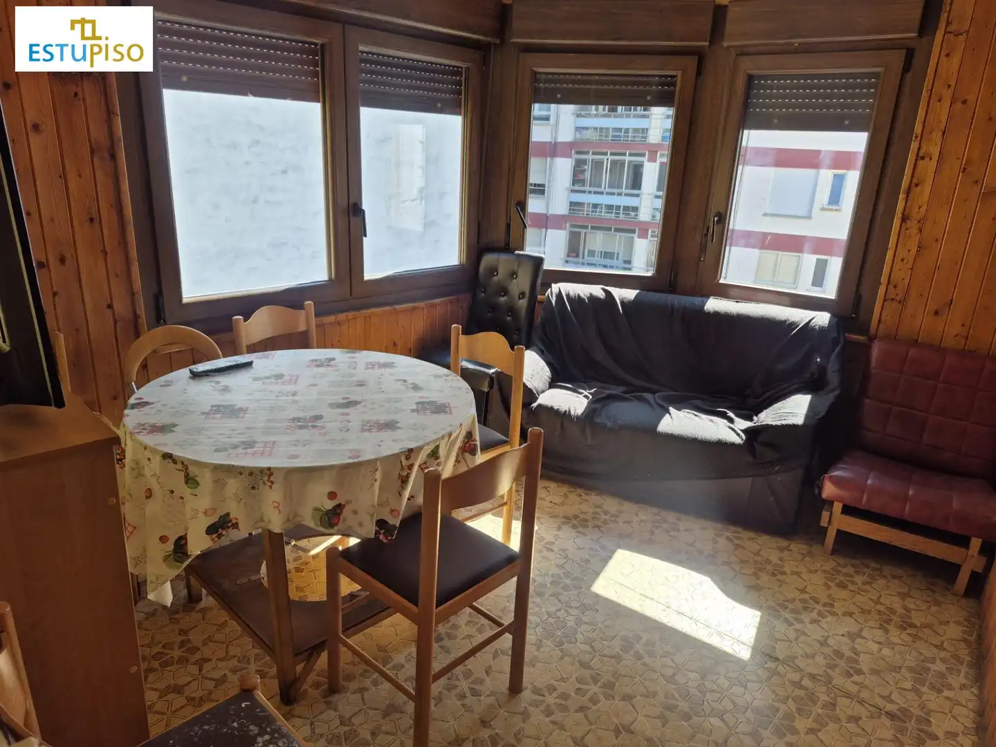 Sala d'estar de Pis en venda en León Capital  amb Calefacció, Terrassa i Moblat
