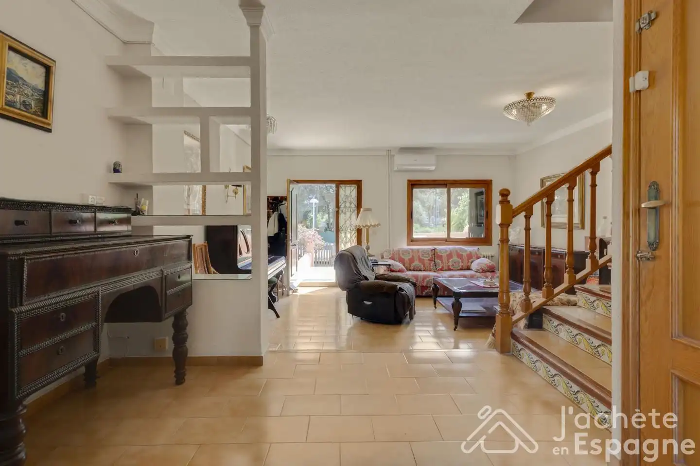 Sala d'estar de Casa adosada en venda en Paterna amb Aire condicionat, Calefacció i Terrassa