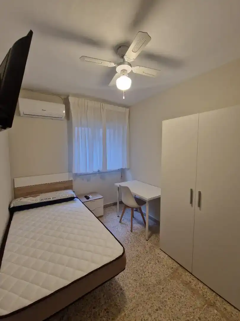 Bedroom of Flat for rent in Valdepeñas  with Air Conditioner, Furnished and Oven