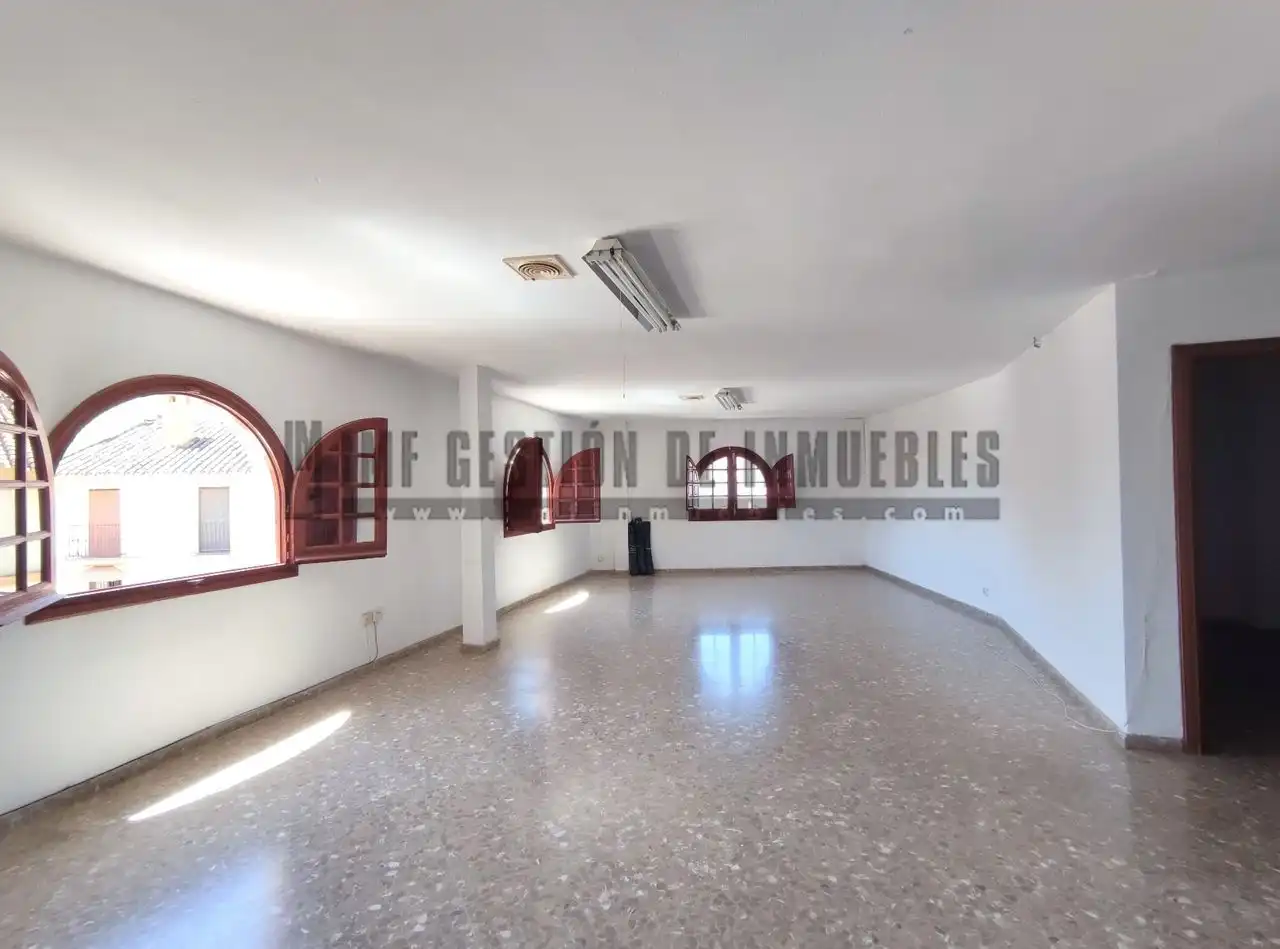 Oficina de alquiler en Vélez-Málaga