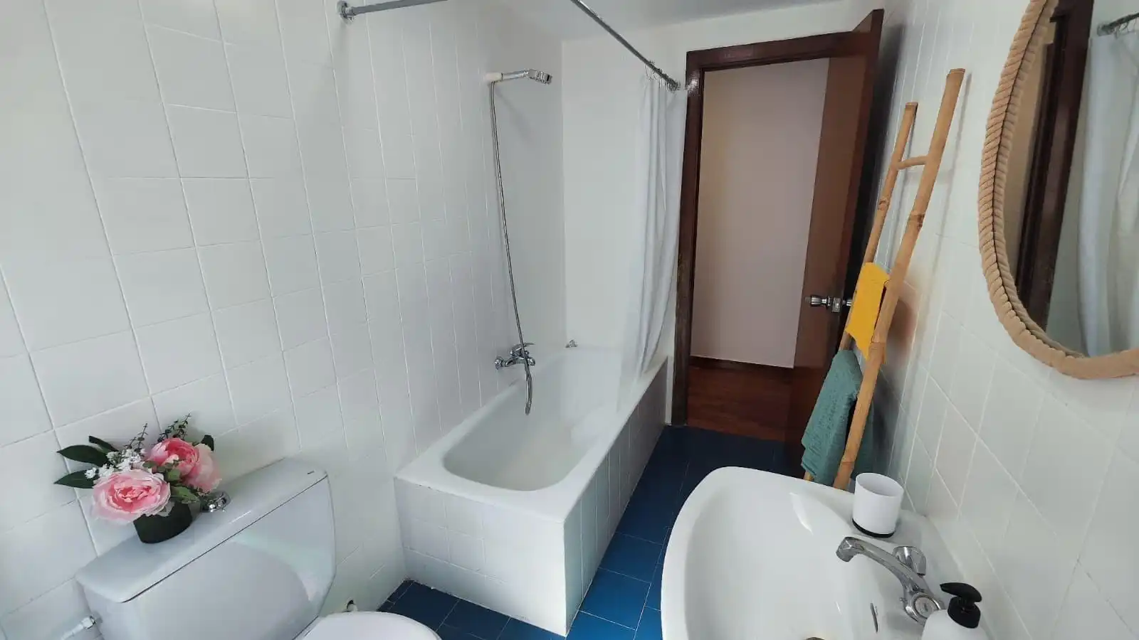 Badezimmer von Wohnung zur untervermieten in León Capital  mit Heizung und Terrasse