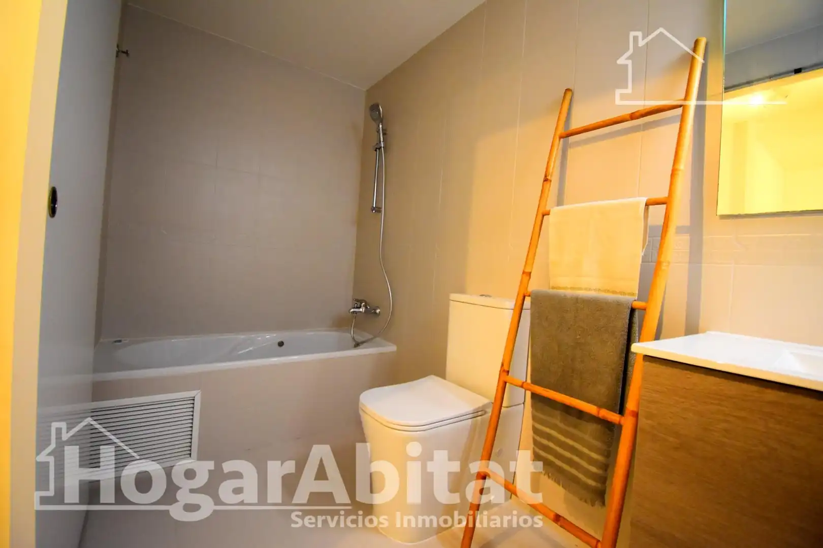 Bathroom of Flat for sale in Oliva  with Air Conditioner, Heating and Terrace