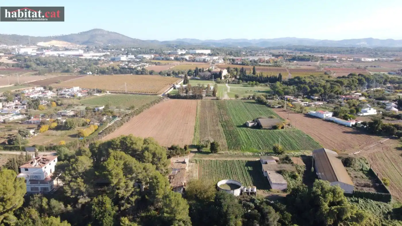 Finca rústica en venta en Vilanova i la Geltrú con Jardín privado y Terraza