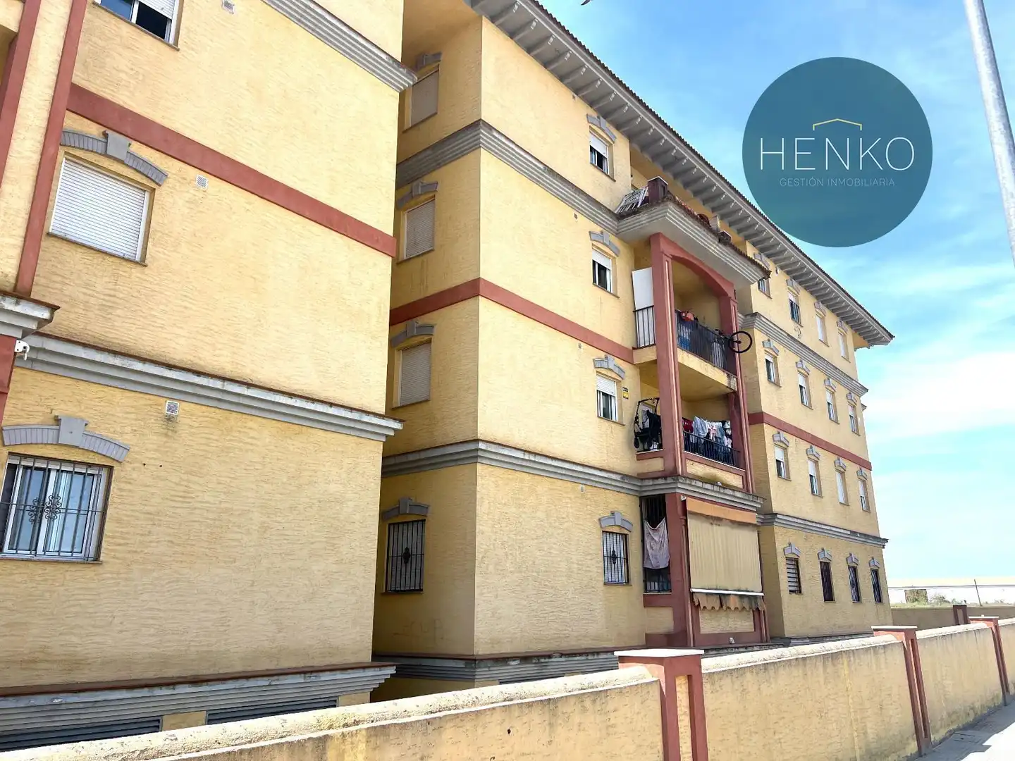 Vista exterior de Piso en venta en Lepe con Trastero, Balcón y Alarma