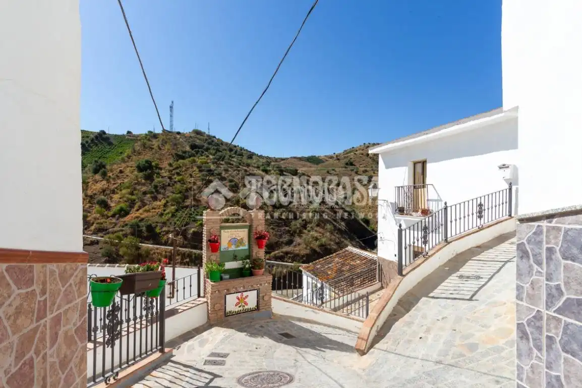 Vista exterior de Casa o chalet en venta en Almáchar