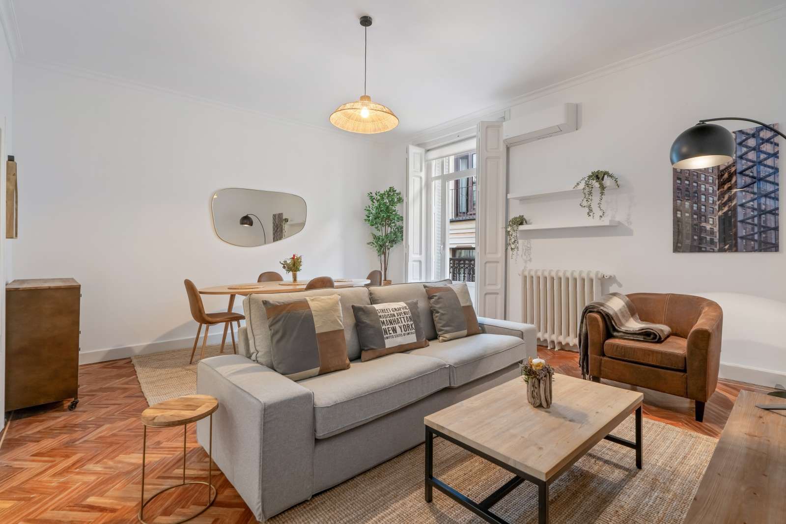 Living room of Apartment to share in  Madrid Capital  with Air Conditioner and Terrace