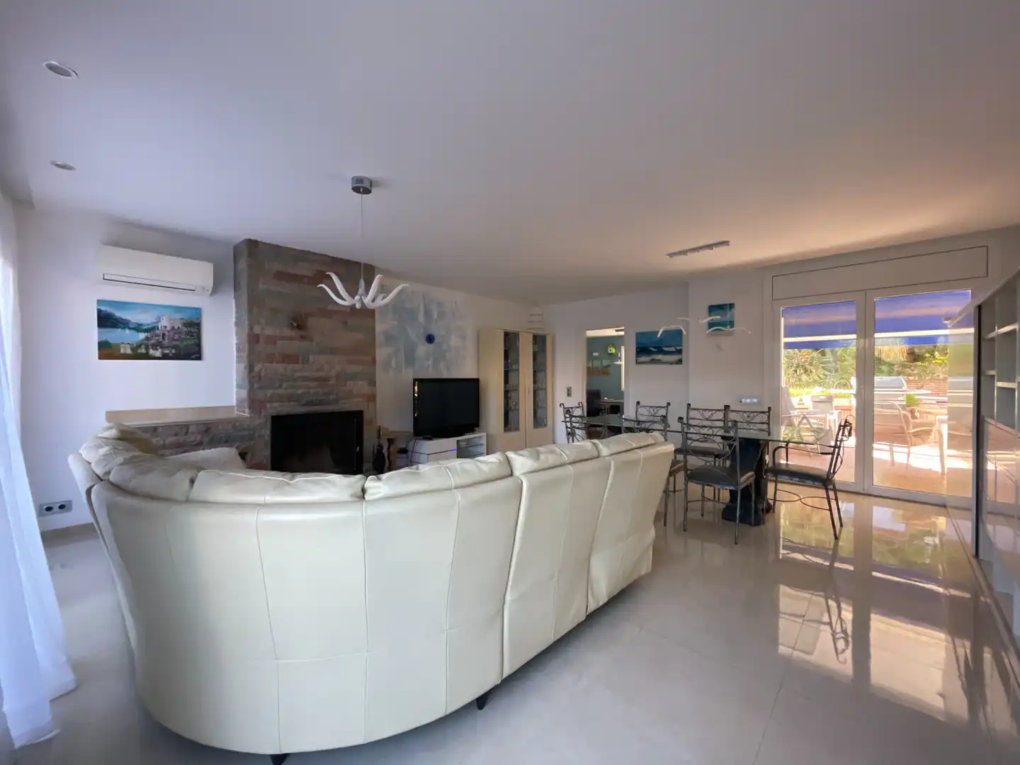 Living room of Houses for sale in Castelldefels  with Air Conditioner, Heating and Private garden