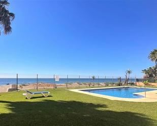 Piscina de Casa adosada en venda en Estepona amb Aire condicionat, Parquet i Terrassa