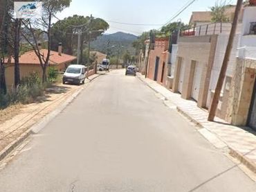 Casa amb jardí en venda a Calle Roser