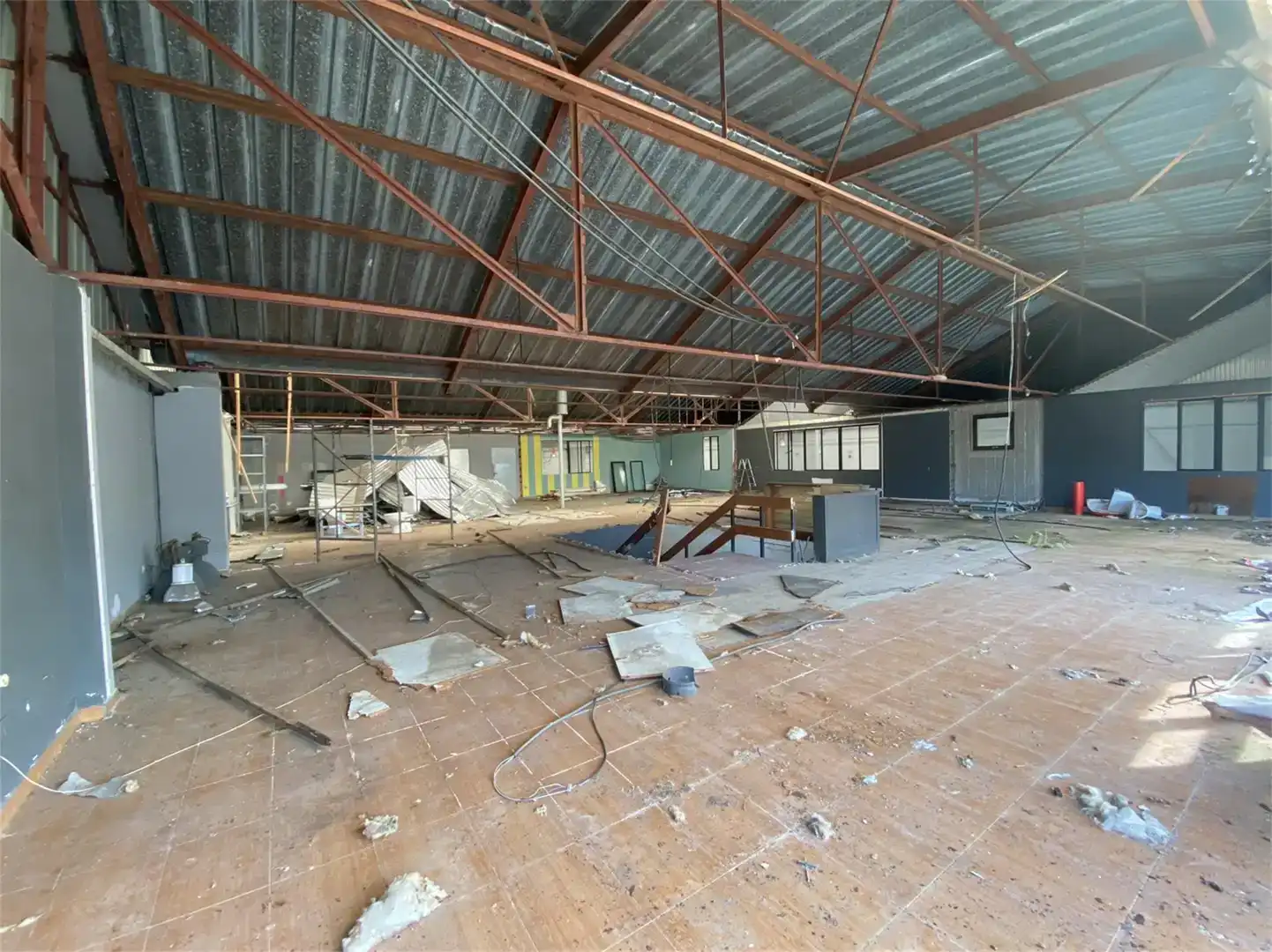 Fabrikhallen zur Miete in Narón