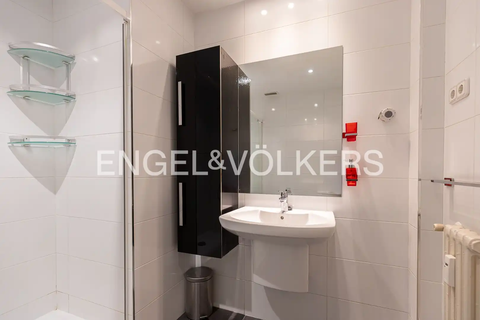 Bathroom of Flat for rent in Madrid  with Air Conditioner, Heating and Parquet flooring