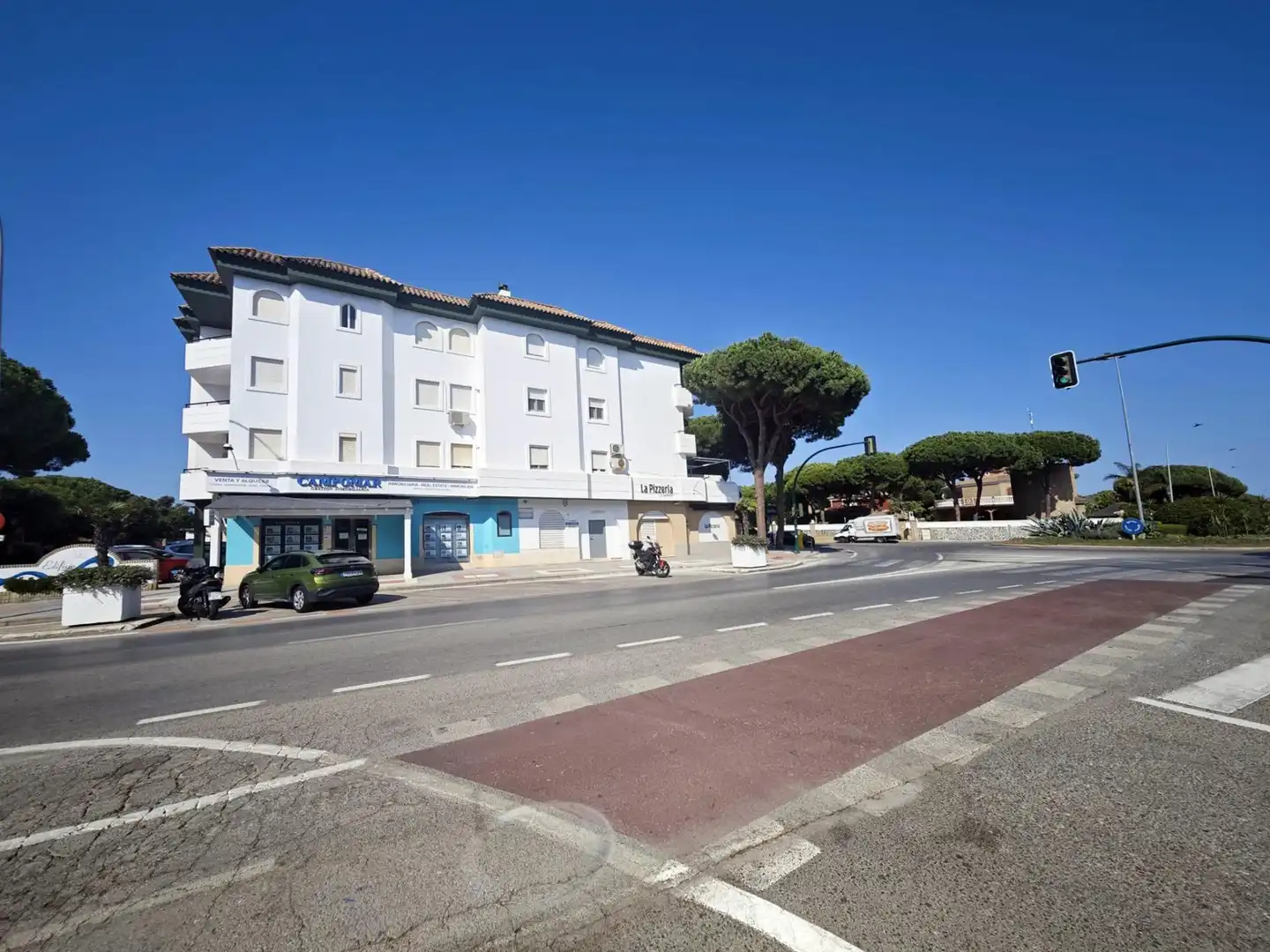 Vista exterior de Local en venta en Chiclana de la Frontera