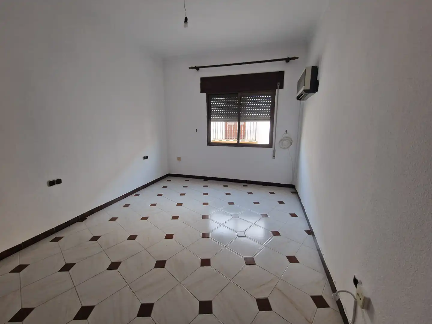 Dormitori de Pis en venda en Sanlúcar la Mayor amb Aire condicionat, Calefacció i Terrassa
