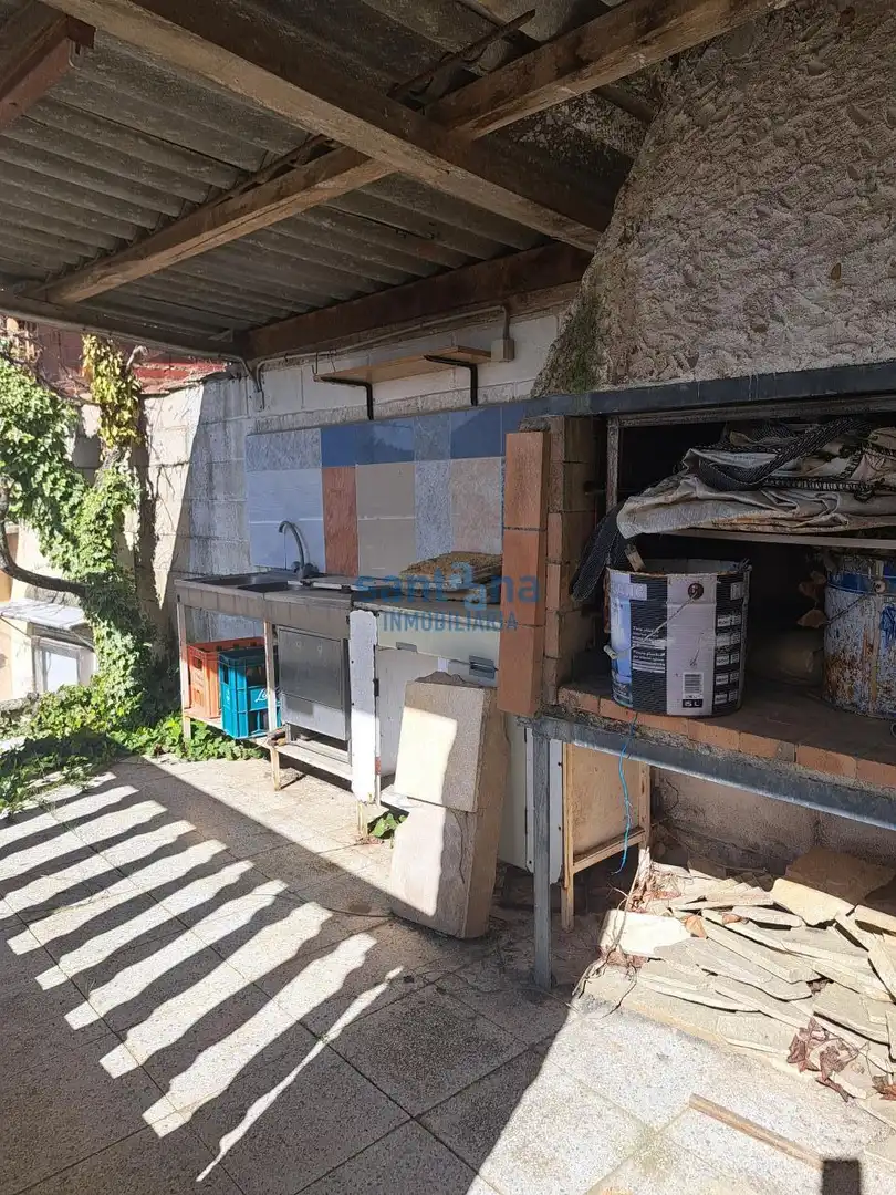 Cuina de Casa o xalet en venda en Gradefes amb Calefacció, Jardí privat i Traster