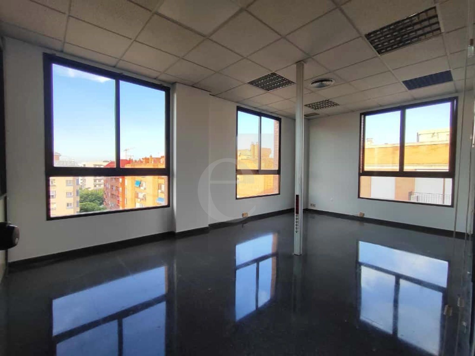 Oficina de lloguer en  Valencia Capital amb Aire condicionat, Calefacció i Terrassa