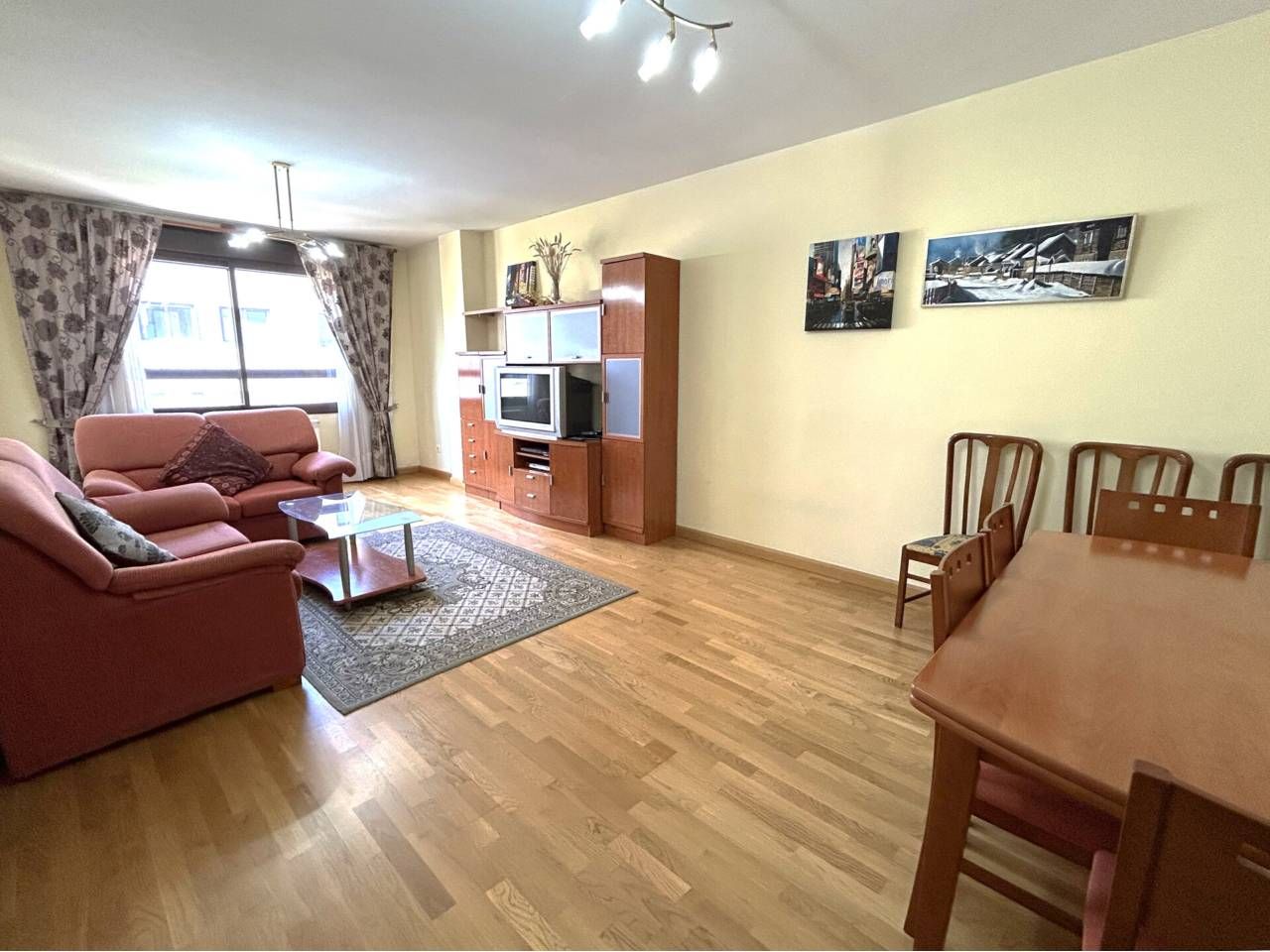 Living room of Flat for sale in Burgos Capital  with Heating, Parquet flooring and Terrace