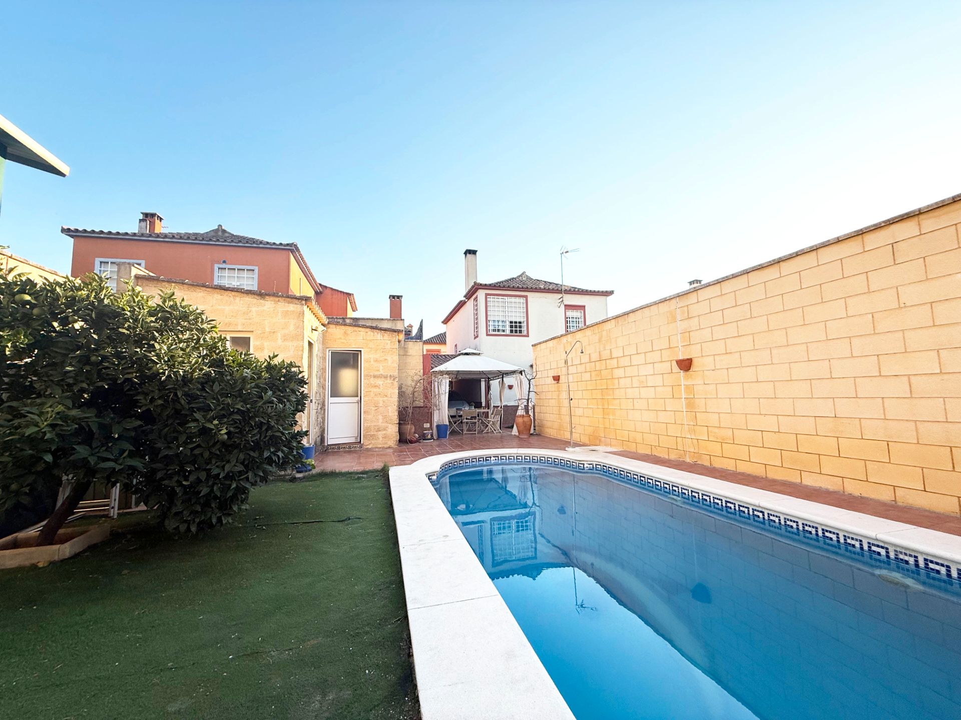 Swimming pool of House or chalet for sale in Bormujos  with Private garden, Storage room and Swimming Pool