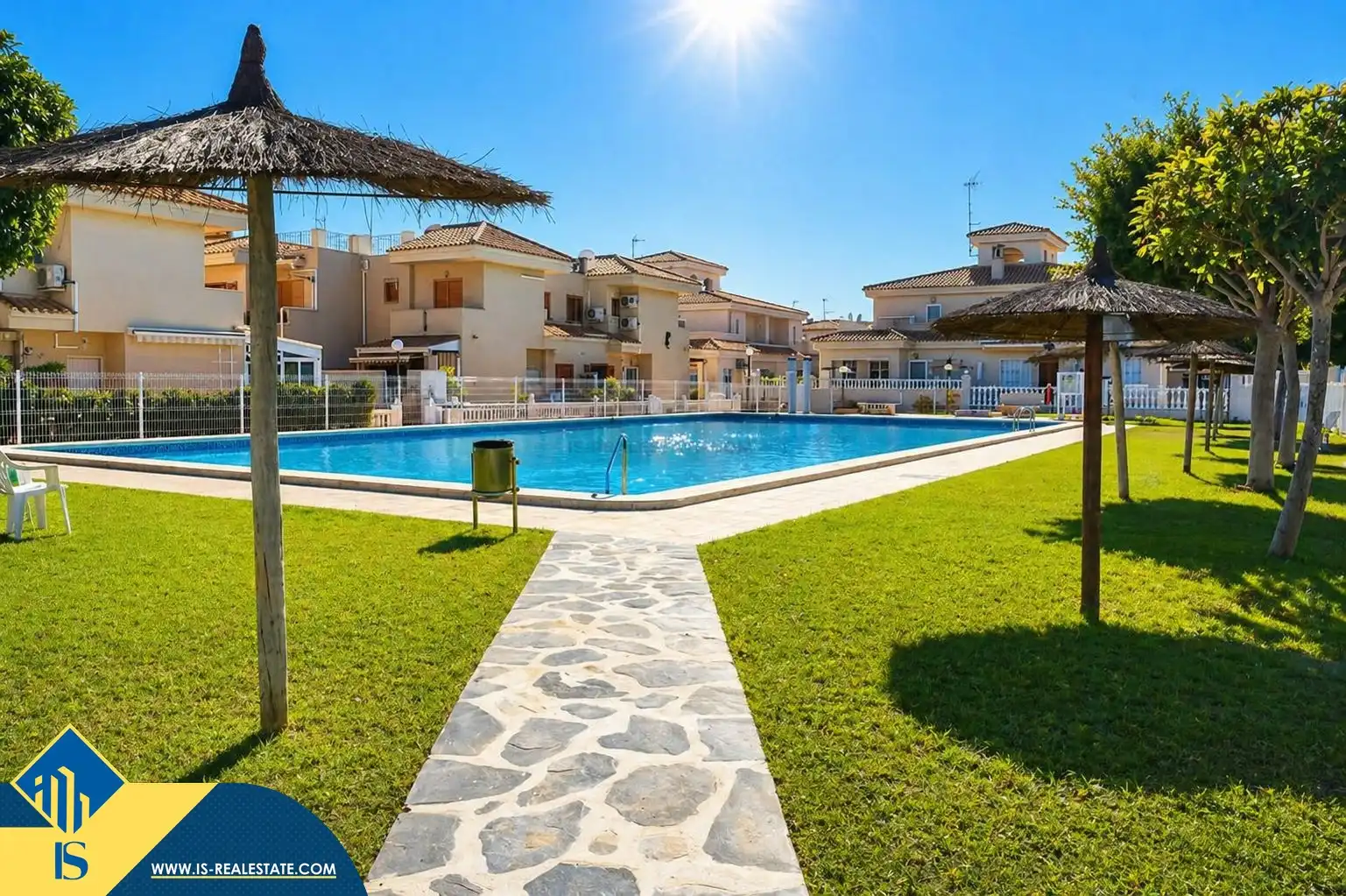 Piscina de Piso en venta en Orihuela con Terraza, Amueblado y Piscina comunitaria