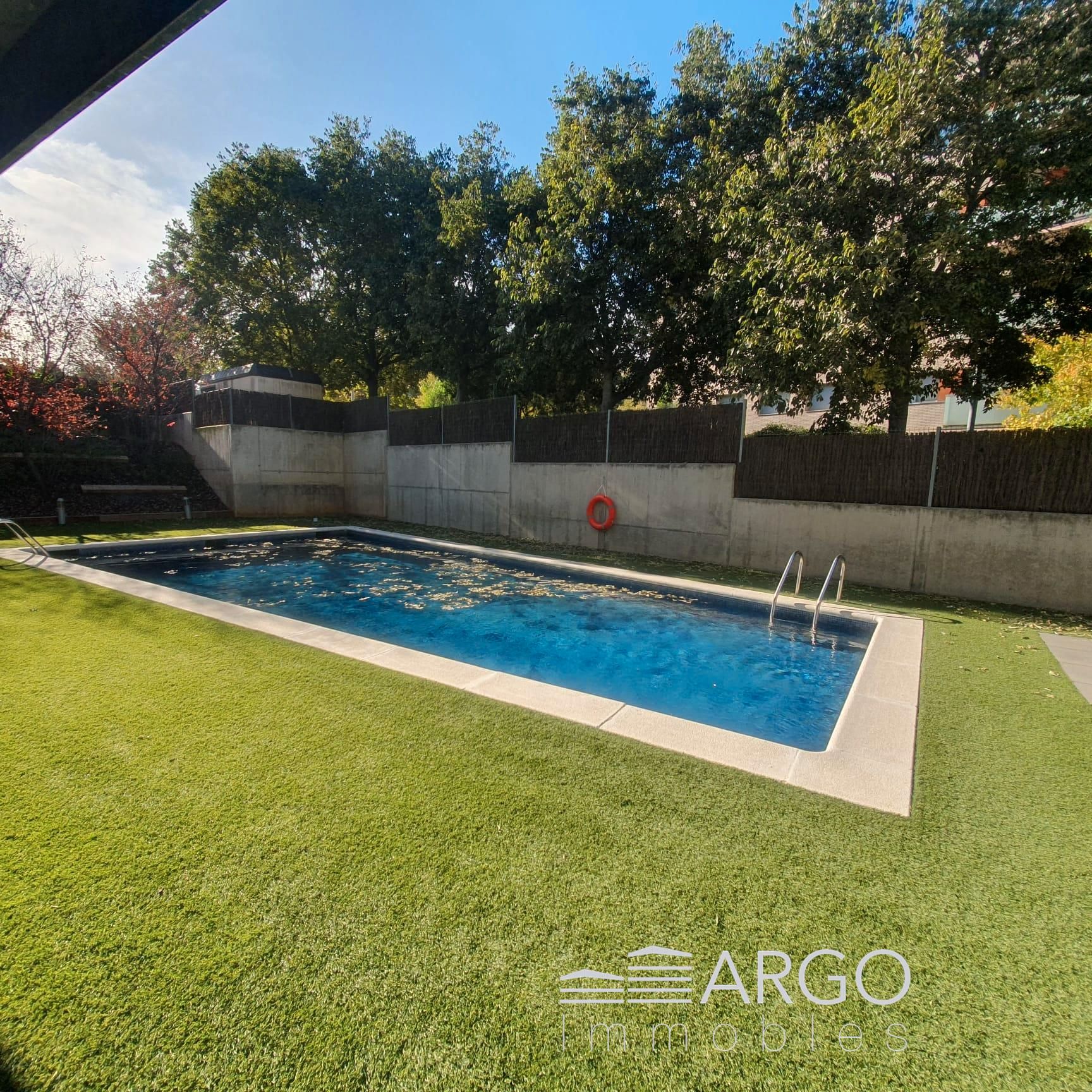 Swimming pool of Flat for sale in Sant Cugat del Vallès  with Air Conditioner, Heating and Terrace