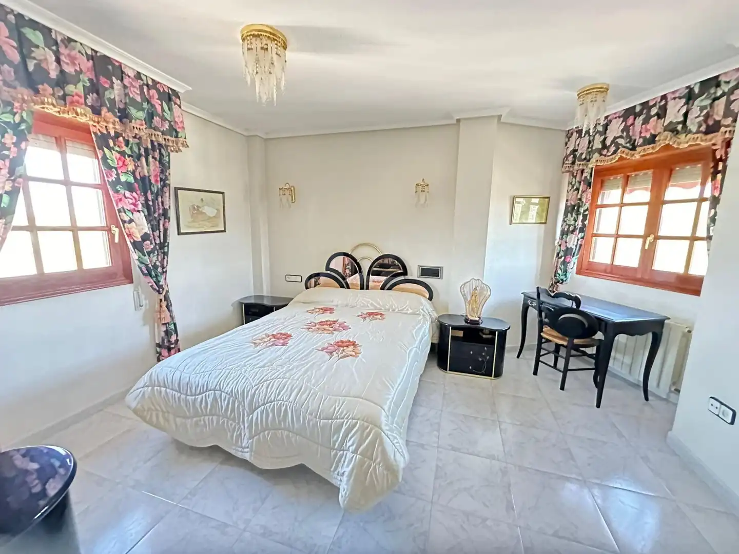 Dormitori de Casa o xalet en venda en Alicante / Alacant amb Jardí privat, Terrassa i Traster