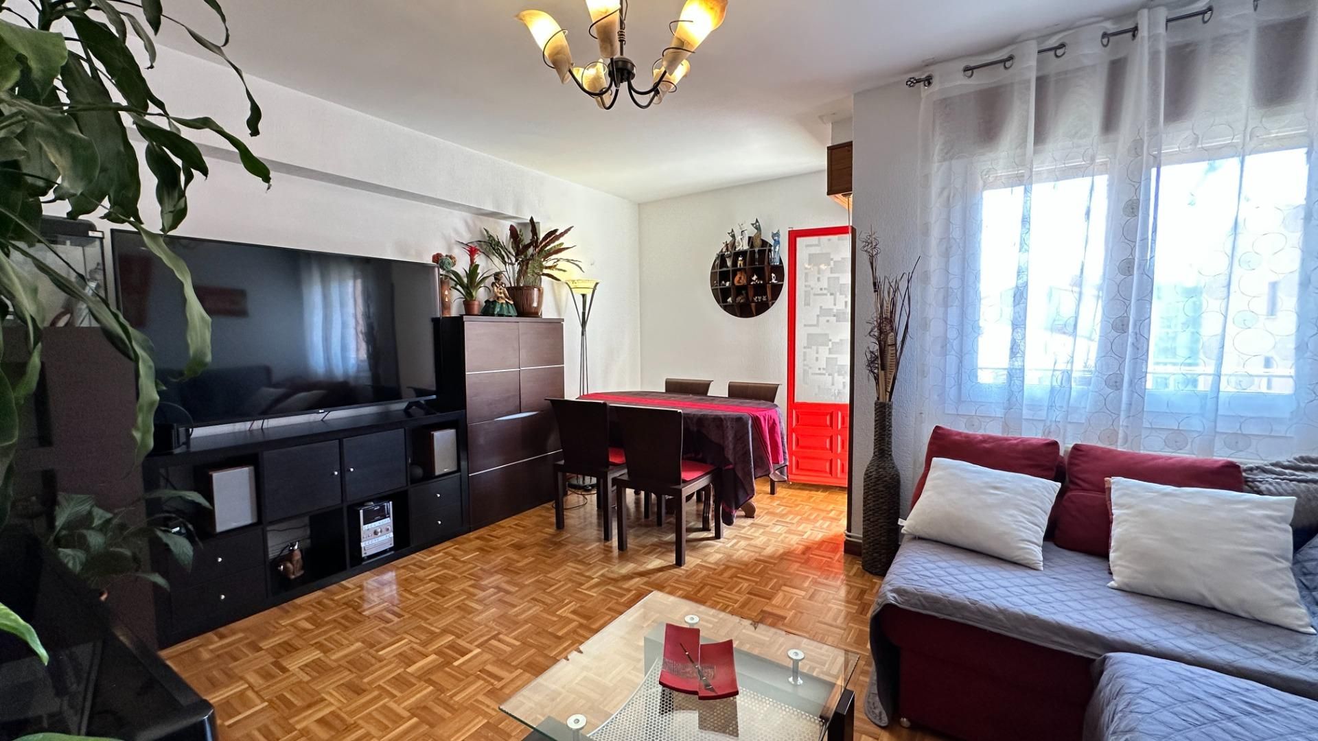 Sala d'estar de Pis en venda en Soria Capital  amb Calefacció, Jardí privat i Parquet