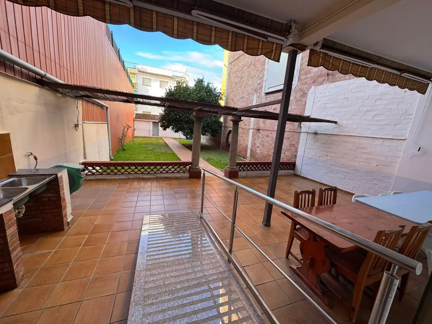 Garten von Haus oder Chalet zum Verkauf in Cornellà de Llobregat mit Heizung, Privatgarten und Terrasse