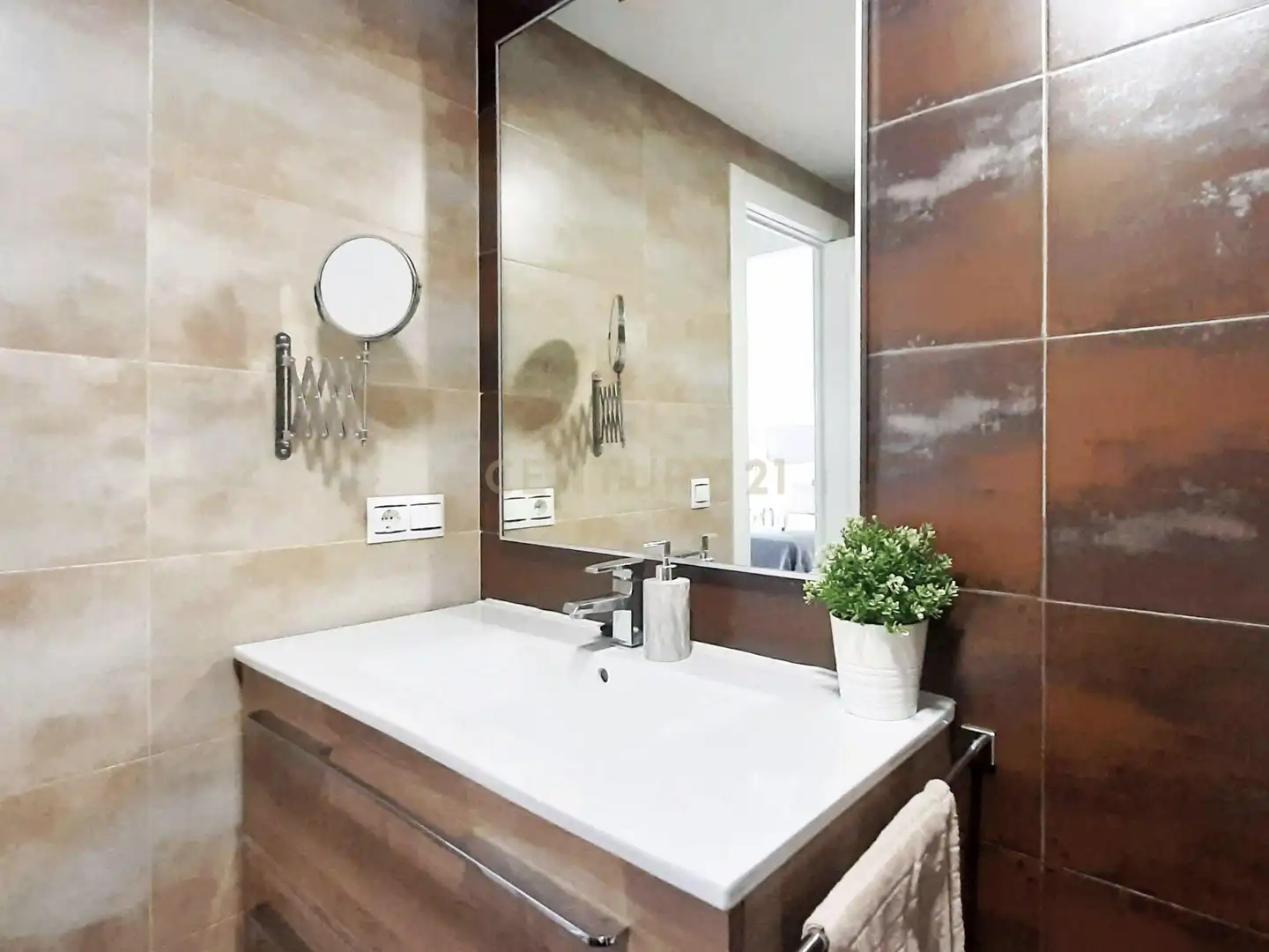 Bathroom of Flat for rent in Málaga  with Air Conditioner, Oven and Washing machine