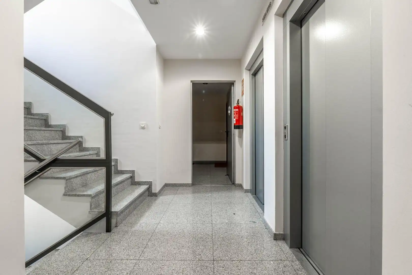 Wohnung zum Verkauf in Granada mit Heizung, Privatgarten und Balkon
