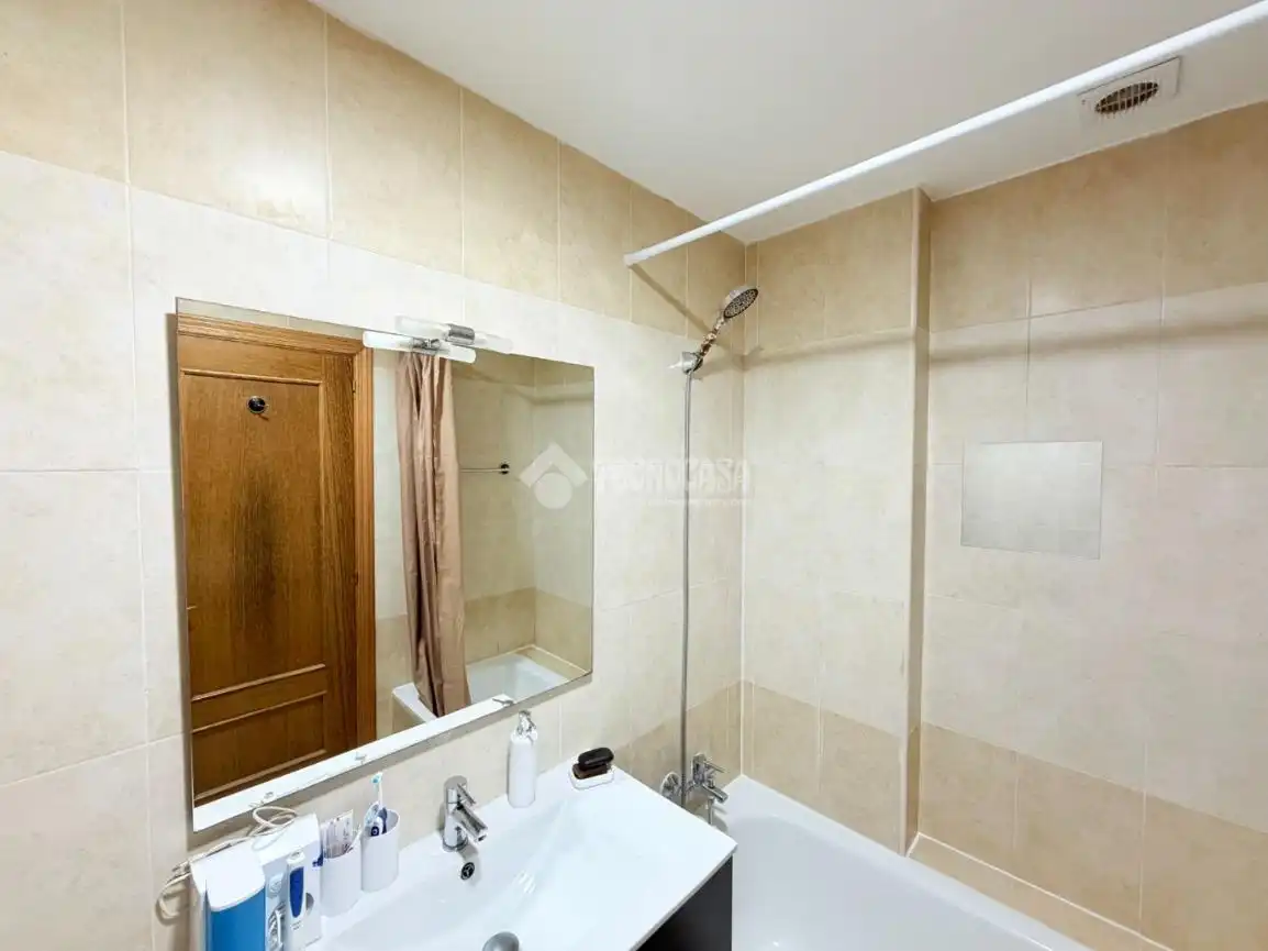 Baño de Casa adosada en venta en Hontanares de Eresma con Calefacción