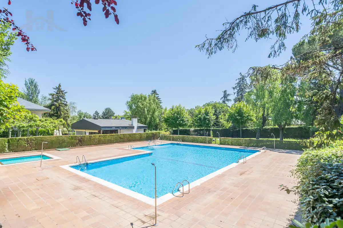 Piscina de Piso en venta en El Escorial con Aire acondicionado, Calefacción y Parquet