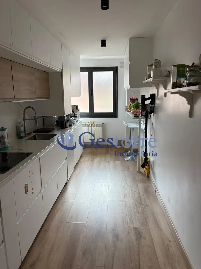 Küche von Wohnung zur Miete in Oviedo  mit Heizung, Privatgarten und Parkett