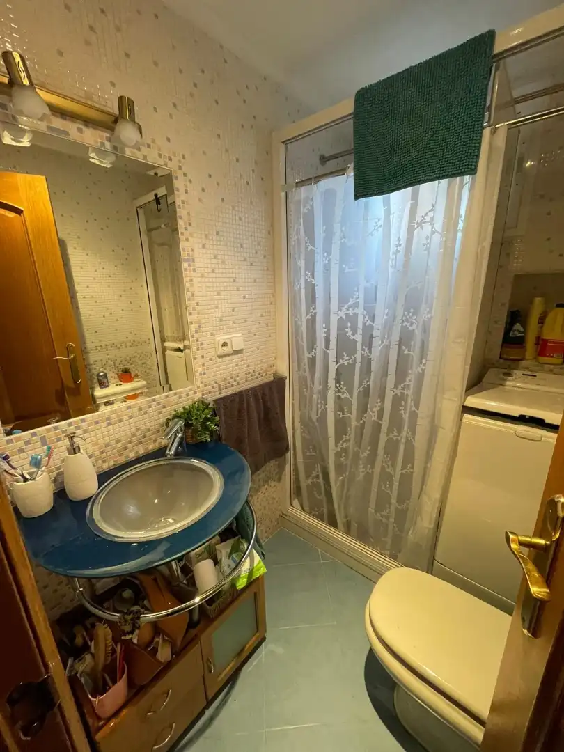 Baño de Piso en venta en Granada con Aire acondicionado, Amueblado y Lavadora