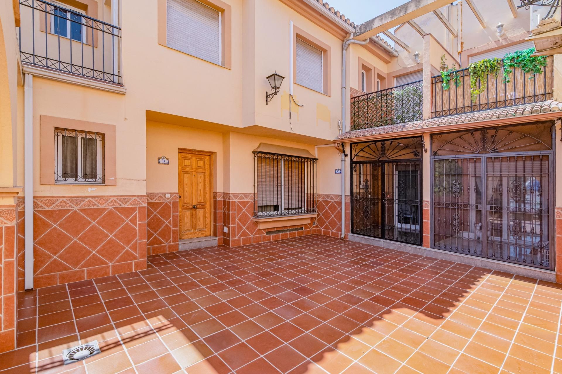Exterior view of Single-family semi-detached for sale in Atarfe  with Terrace