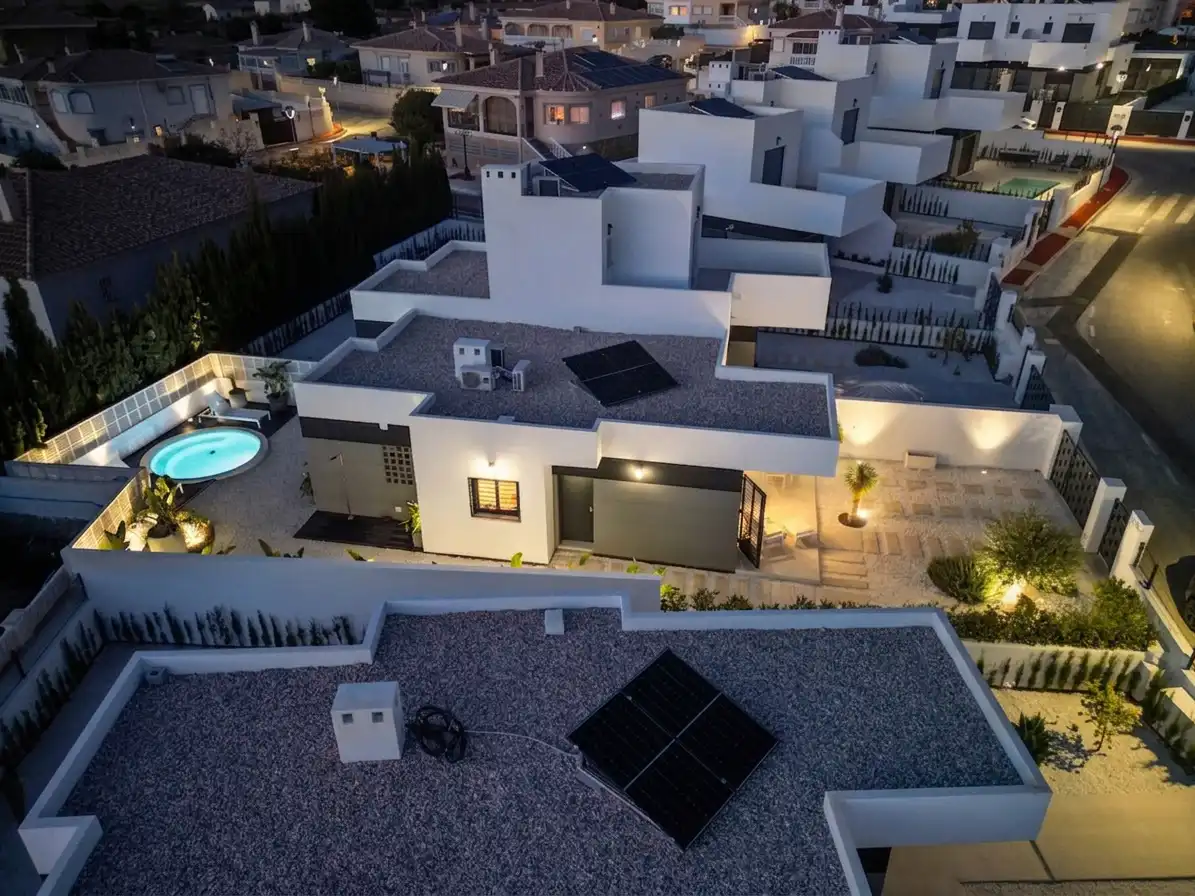 Vista exterior de Casa adosada en venda en Busot amb Aire condicionat, Calefacció i Jardí privat