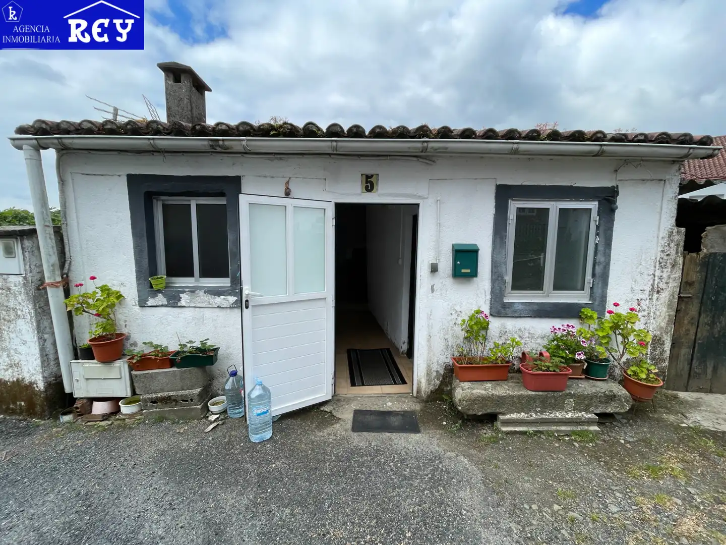 Vista exterior de Casa o xalet en venda en Santiago de Compostela  amb Moblat