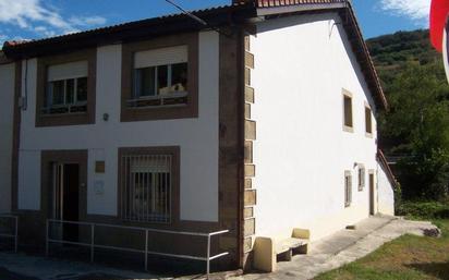 Exterior view of Single-family semi-detached for sale in Santiurde de Reinosa