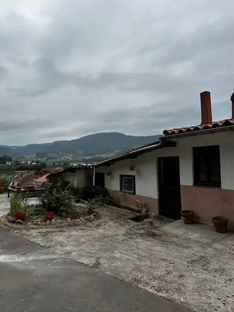 Vista exterior de Casa adosada en venda en Pravia amb Calefacció, Jardí privat i Terrassa