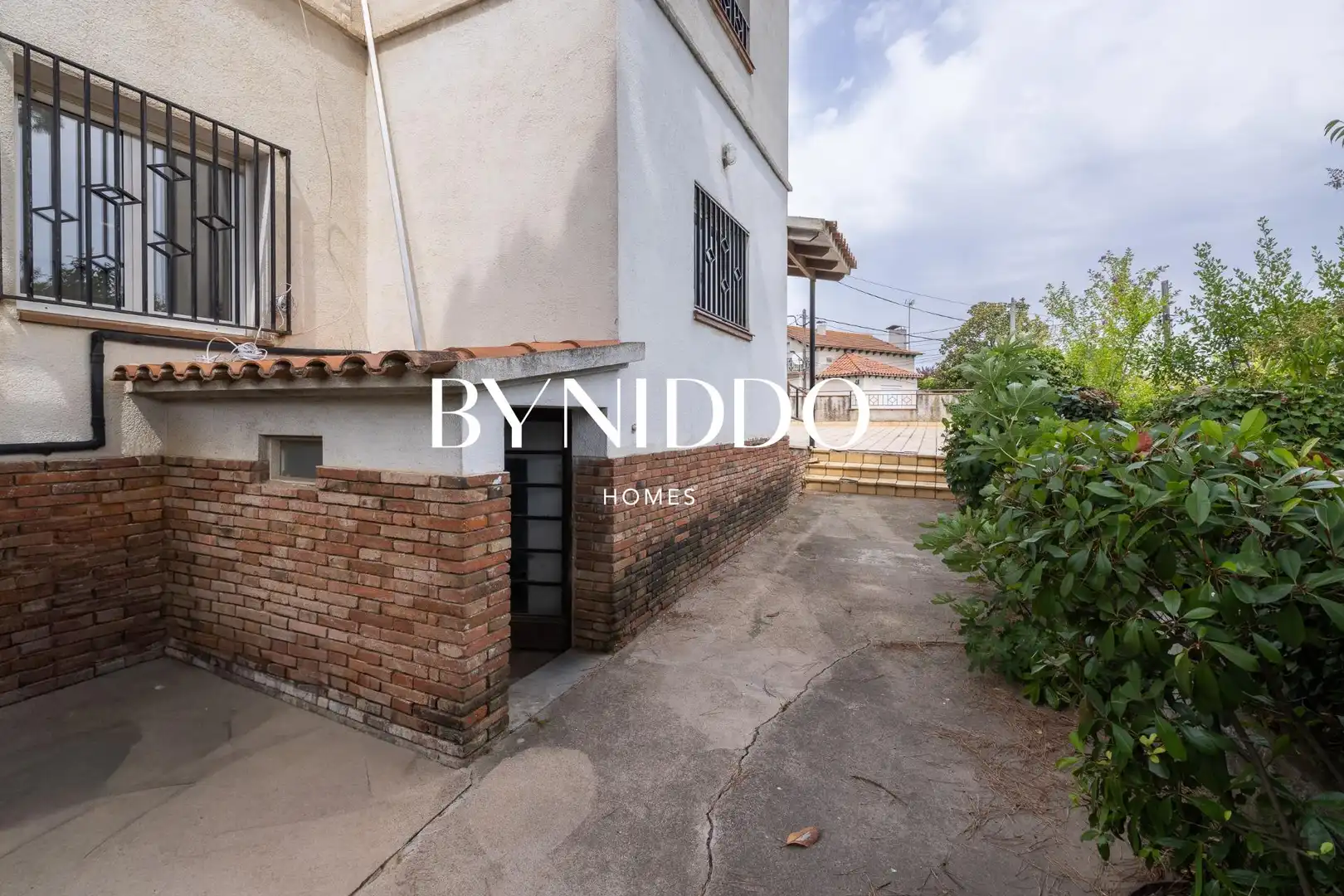 Vista exterior de Casa o xalet en venda en Sant Cugat del Vallès amb Jardí privat, Terrassa i Traster