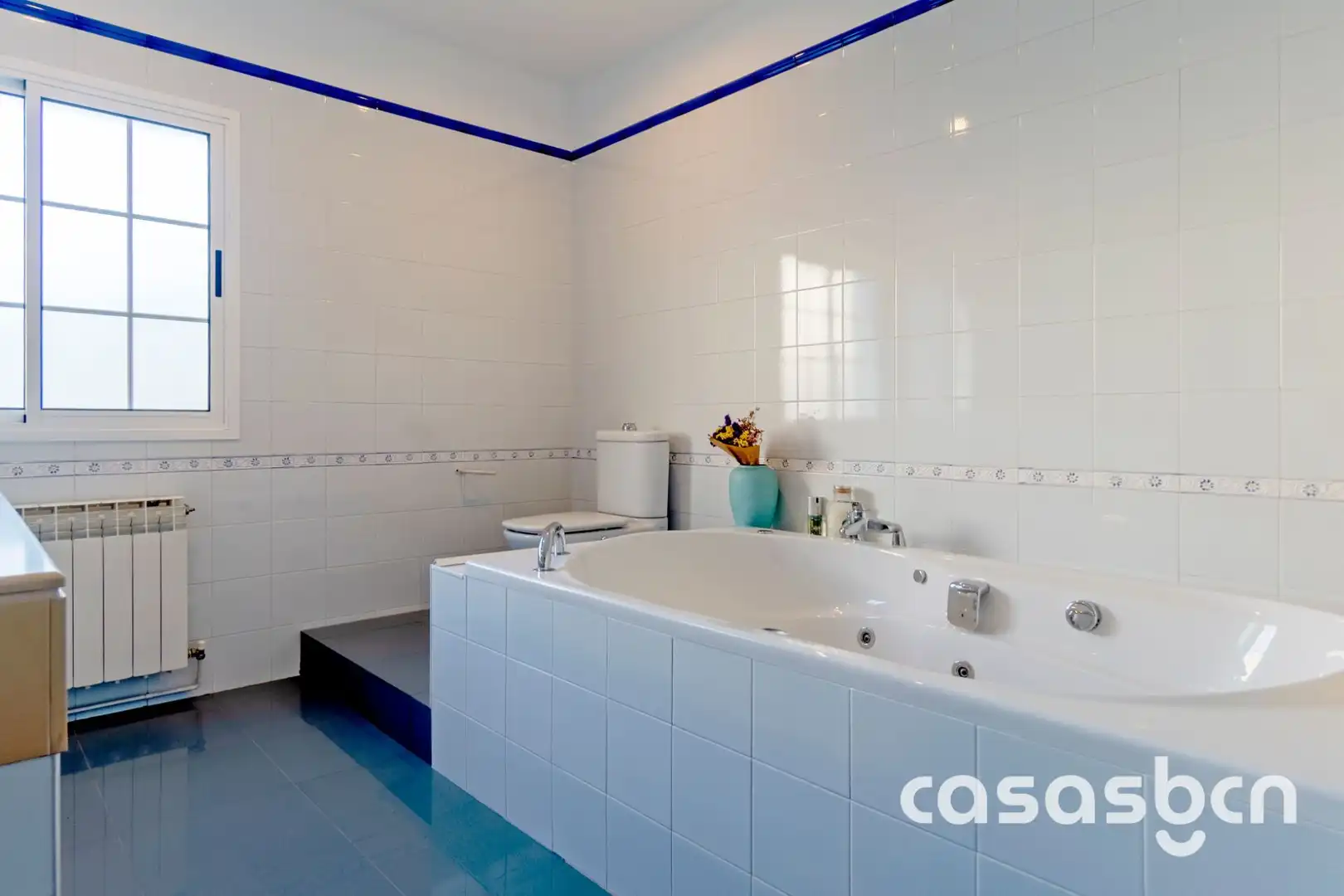 Bathroom of Houses for sale in Castelldefels  with Air Conditioner, Heating and Private garden