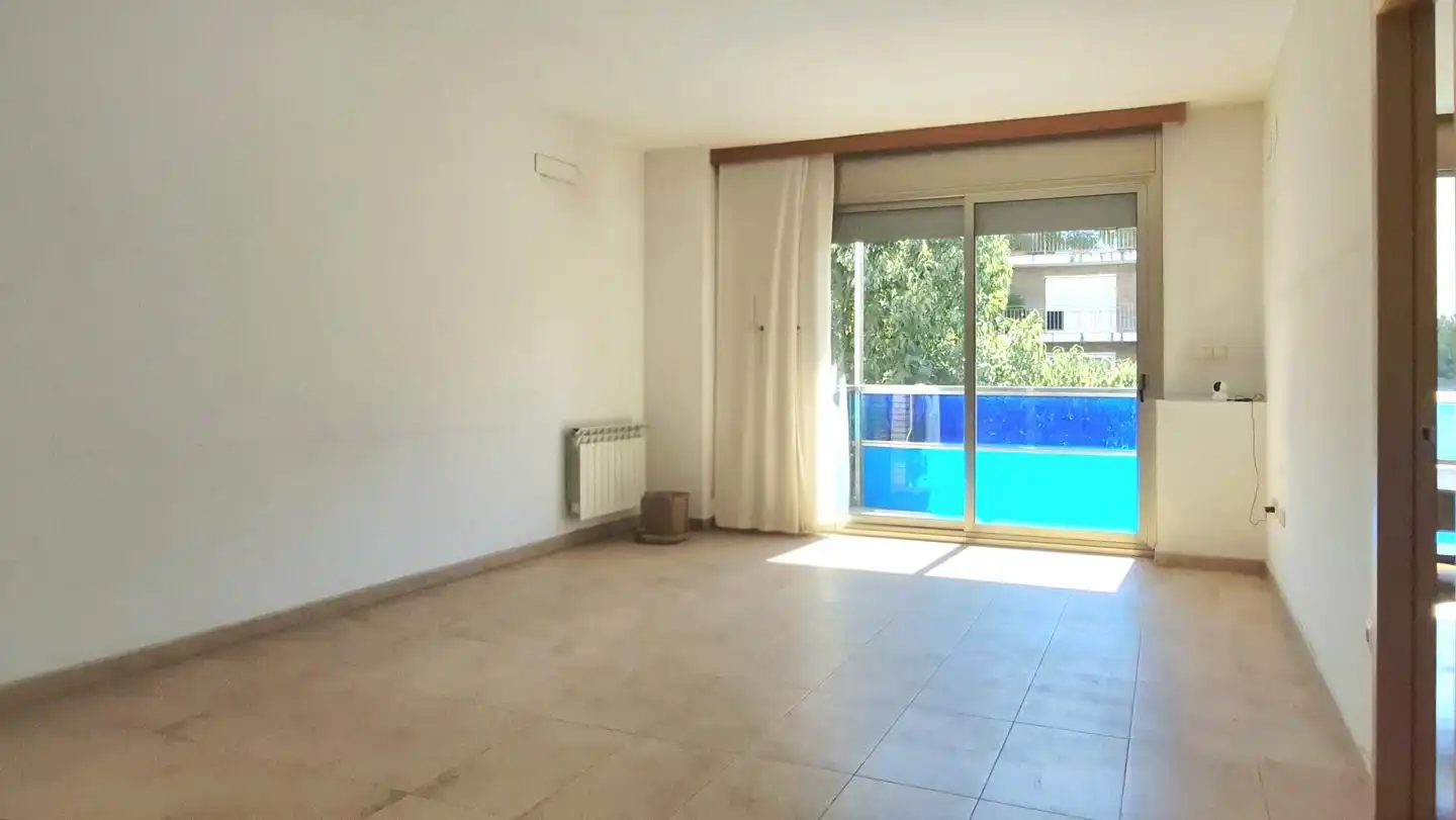 Sala d'estar de Pis en venda en Terrassa amb Calefacció i Balcó